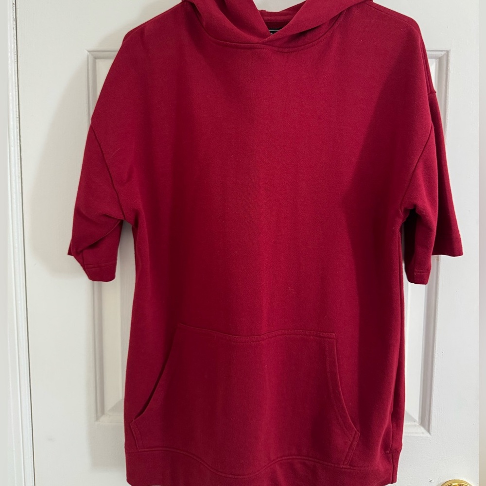 Forever 21 men’s medium ,short sleeve hoodie with front pockets. EUC